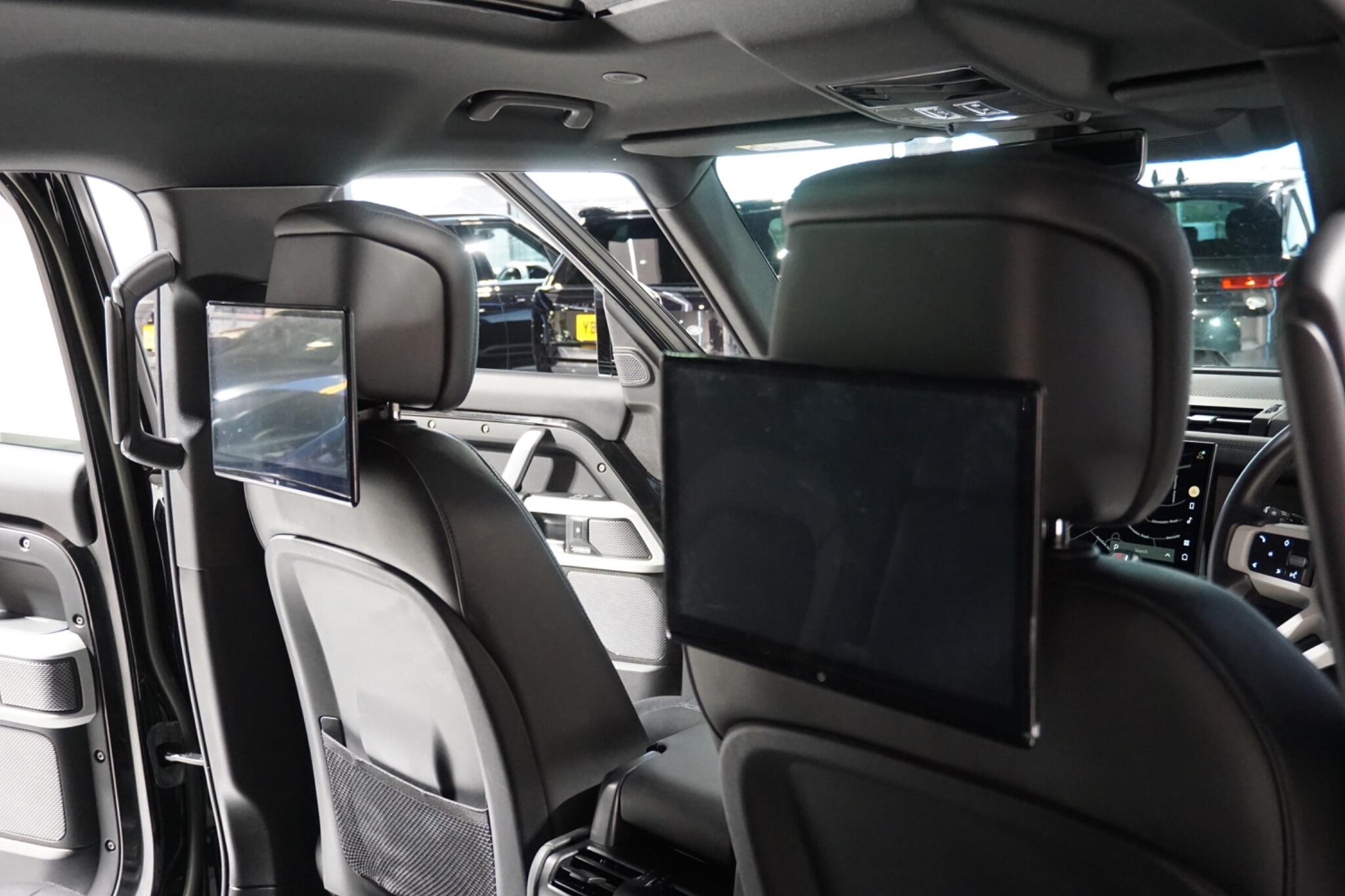 Land Rover Defender 110 3.0 D300 MHEV X-Dynamic HSE SUV 5dr Diesel Auto 4WD Euro 6 (s/s) (300 ps)